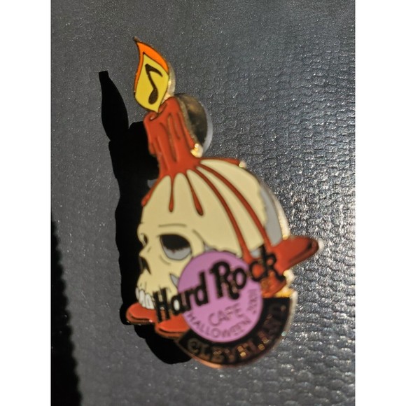 Hard Rock Cafe Other - Hard Rock Cafe Cleveland  Halloween 2001 Skull  Lapel Hat Pinback Pin Souvenir